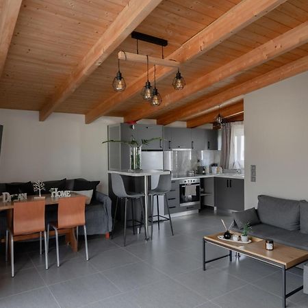 Deluxe Διαμερισμα Apartamento Patras Exterior foto
