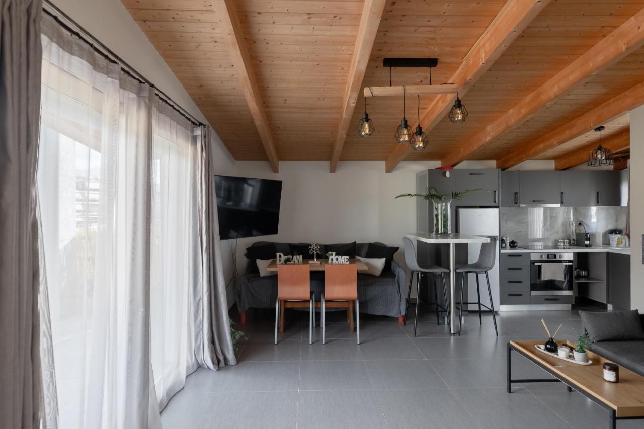 Deluxe Διαμερισμα Apartamento Patras Exterior foto